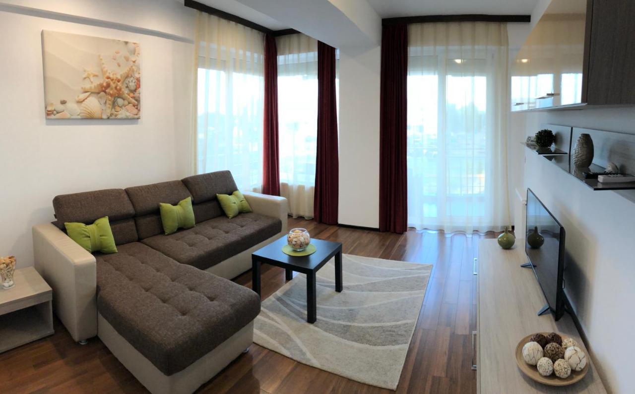 Alcomar Apartment - Summerland Mamaia Exteriör bild